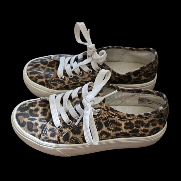 a new day Shoes - A New Day SZ5 Leopard Print Platform Laceup Shoes